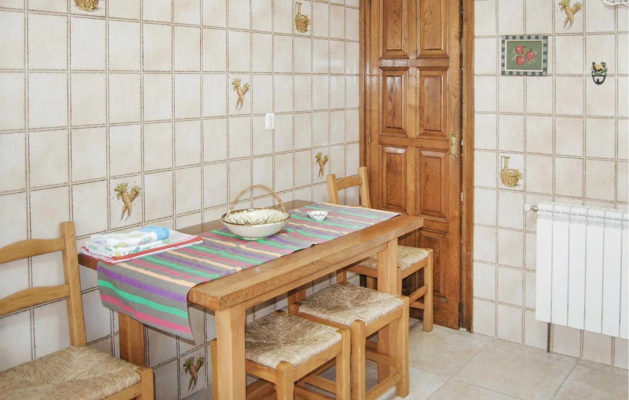 La Pinera Gorgeous Home In Pilona With Kitchen מראה חיצוני תמונה